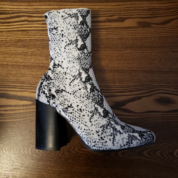 Steve Madden Women's Trent Ankle Boot 7.5M - Picture 3 of 5